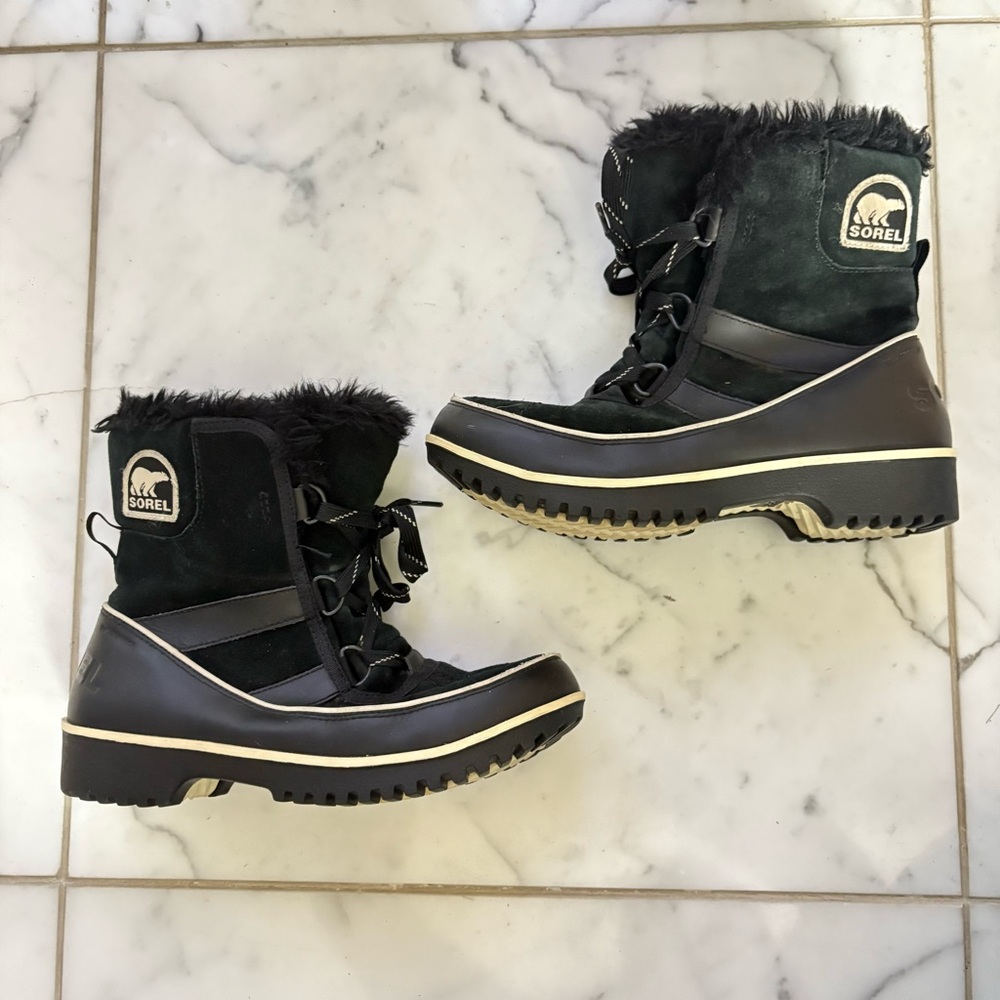 Sorel Tivoli II Winter Snow Black White Short Suede Boots Size 7